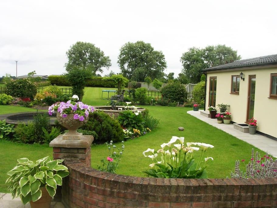 Coastal Garden Lodge Preesall Esterno foto